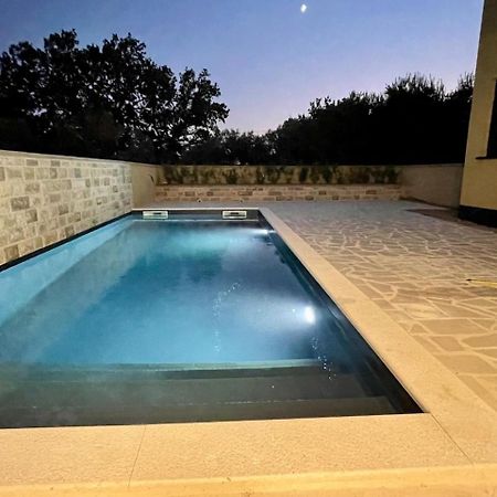 Ferienwohnung Mit Beheiztem Pool, 60 M Vom Strand Maslenica Exteriér fotografie